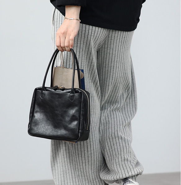 柔軟鞣製皮革迷你方形手提包 | 設計優雅，方便攜帶 第2張的照片