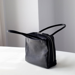 柔軟鞣製皮革迷你方形手提包 | 設計優雅，方便攜帶 第16張的照片