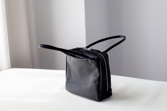 柔軟鞣製皮革迷你方形手提包 | 設計優雅，方便攜帶 第16張的照片