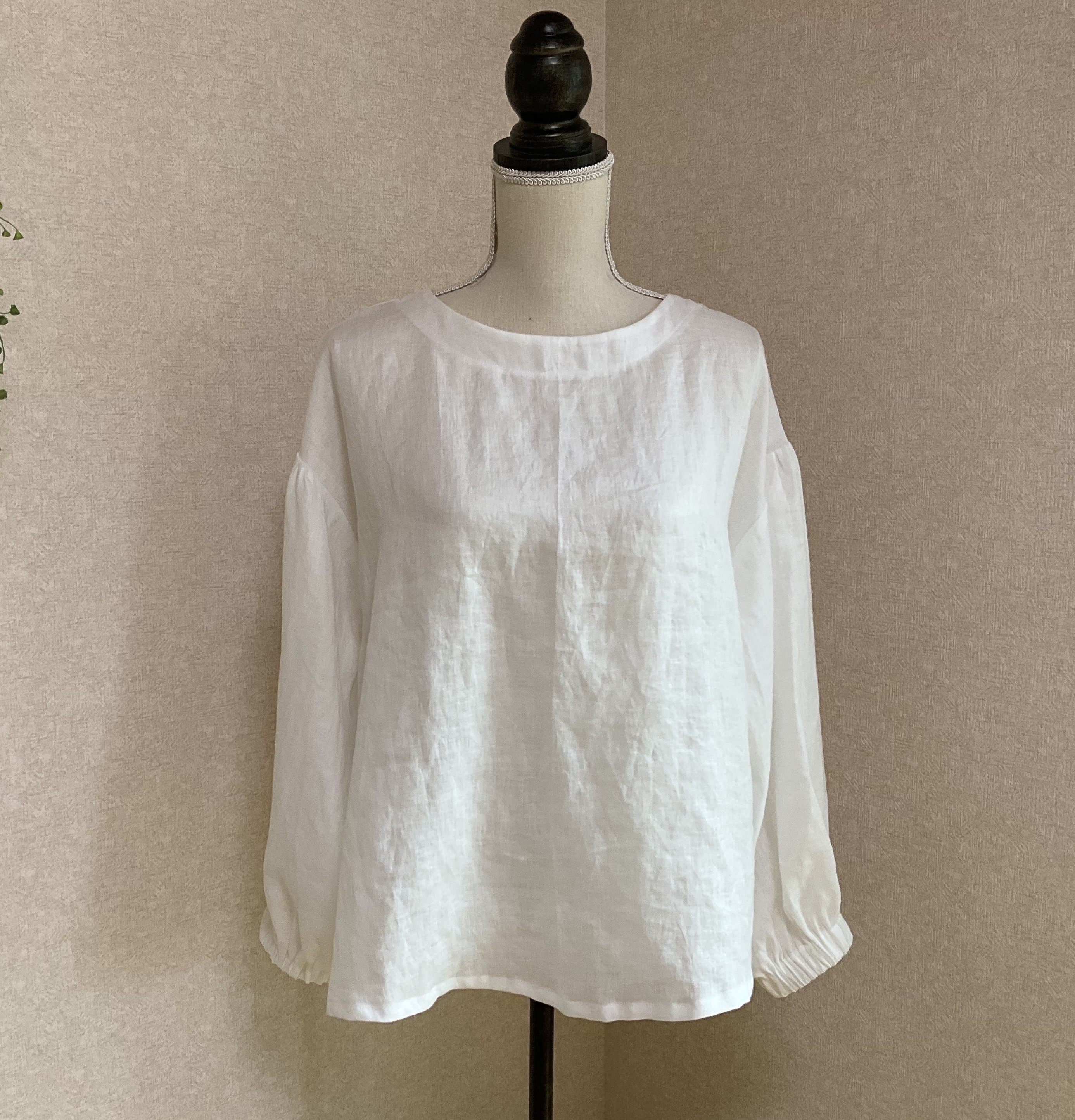 リネン100%  ふんわり袖のブラウス　ホワイト