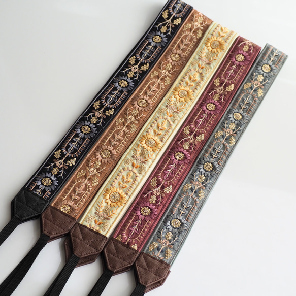 【アーチフラワー】テラコッタ　カメラストラップ　インド刺繍　帆布　可愛い　おしゃれ　エスニック　くすみカラー　オレンジ 12枚目の画像