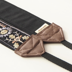 【アーチフラワー】インド刺繍　カメラストラップ　ブラック　帆布　フェイクレザー　太幅 4枚目の画像