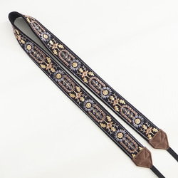 【アーチフラワー】インド刺繍　カメラストラップ　ブラック　帆布　フェイクレザー　太幅 2枚目の画像