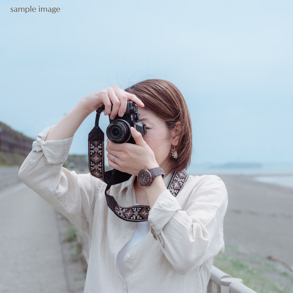 【アーチフラワー】インド刺繍　カメラストラップ　ブラック　帆布　フェイクレザー　太幅 11枚目の画像