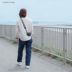 【アーチフラワー】インド刺繍　カメラストラップ　ブラック　帆布　フェイクレザー　太幅 9枚目の画像