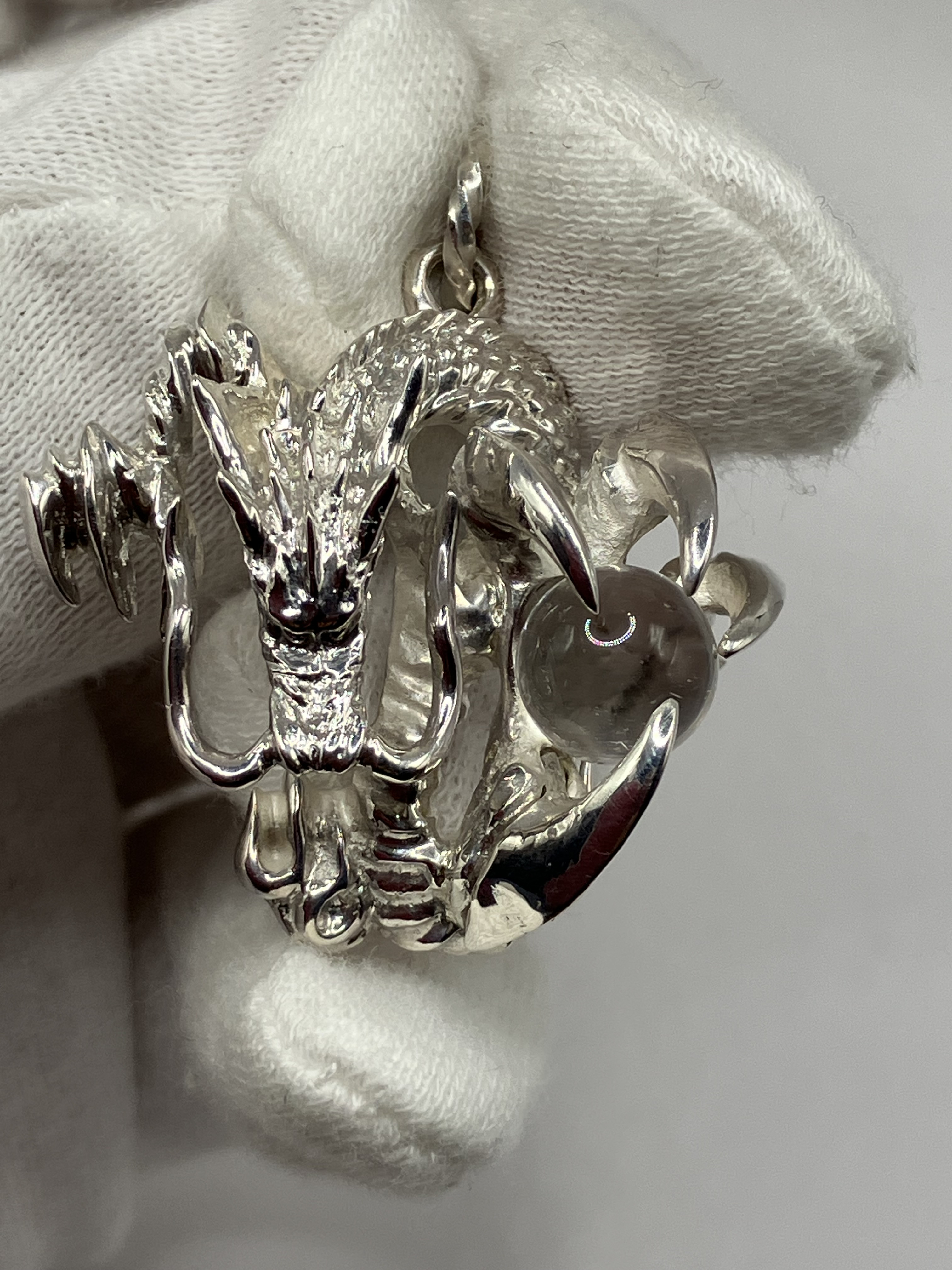 龍ペンダントトップ　燻し無し　プレゼント　辰年　干支　　　お祝い　誕生日　コレクション　レディース　カッコイイ