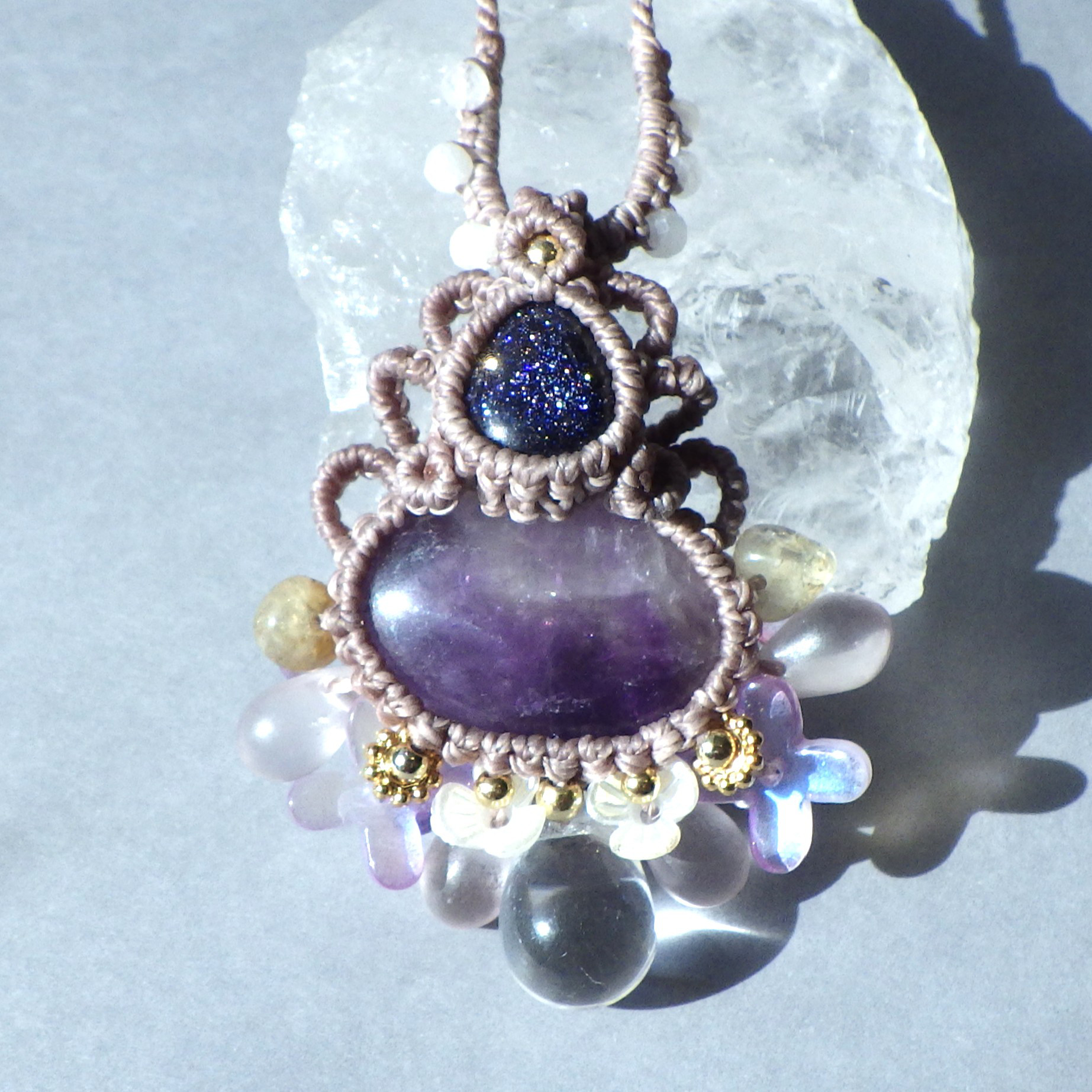 アメジストのマクラメフレーミングネックレス「デコレⅡ」