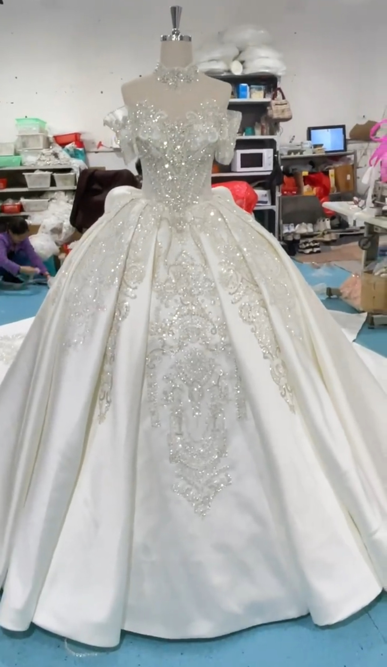 美品ベストセラー　フリル　二の腕カバー　フランスレース　花　ビジュー付きラメ入りグッリター　優雅お呼ばれ編みあげブライダ