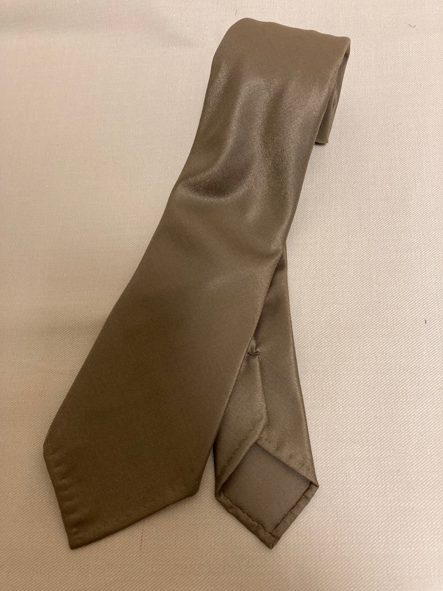 フルハンドのセッテピエゲネクタイ　イタリア仕込みの一枚仕立です。