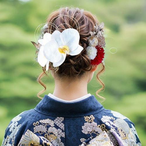 胡蝶蘭♡お花髪飾り♡成人式♡卒業式♡結婚式♡白無垢♡和装♡着物♡前撮り♡披露宴 凛と咲く胡蝶蘭の髪飾り①R 結婚式 成人式 胡蝶蘭 和装 振袖