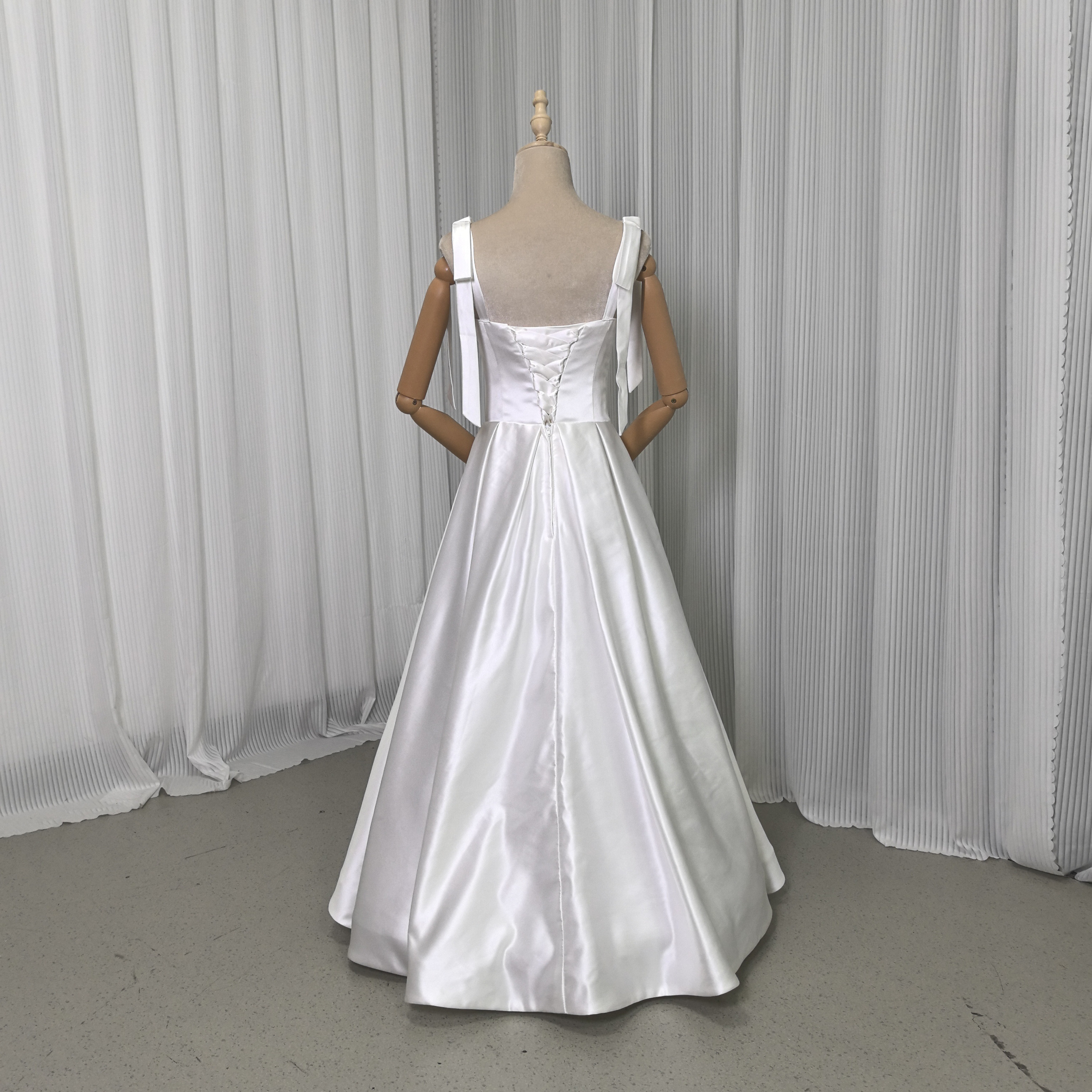 送料無料！パーティードレス キャミソール 編み上げ ロング 光沢サテン スレンダーライン 前撮り 二次会