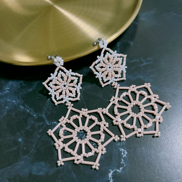 ビーズレーシングのピアス 3枚目の画像