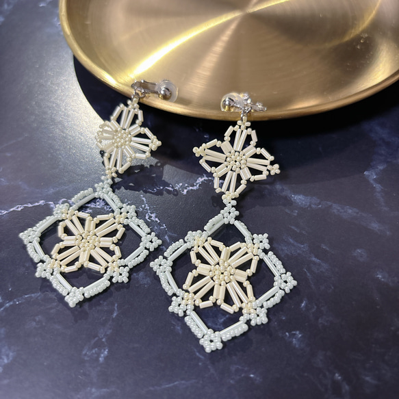 ビーズレーシングのイヤリング 2枚目の画像