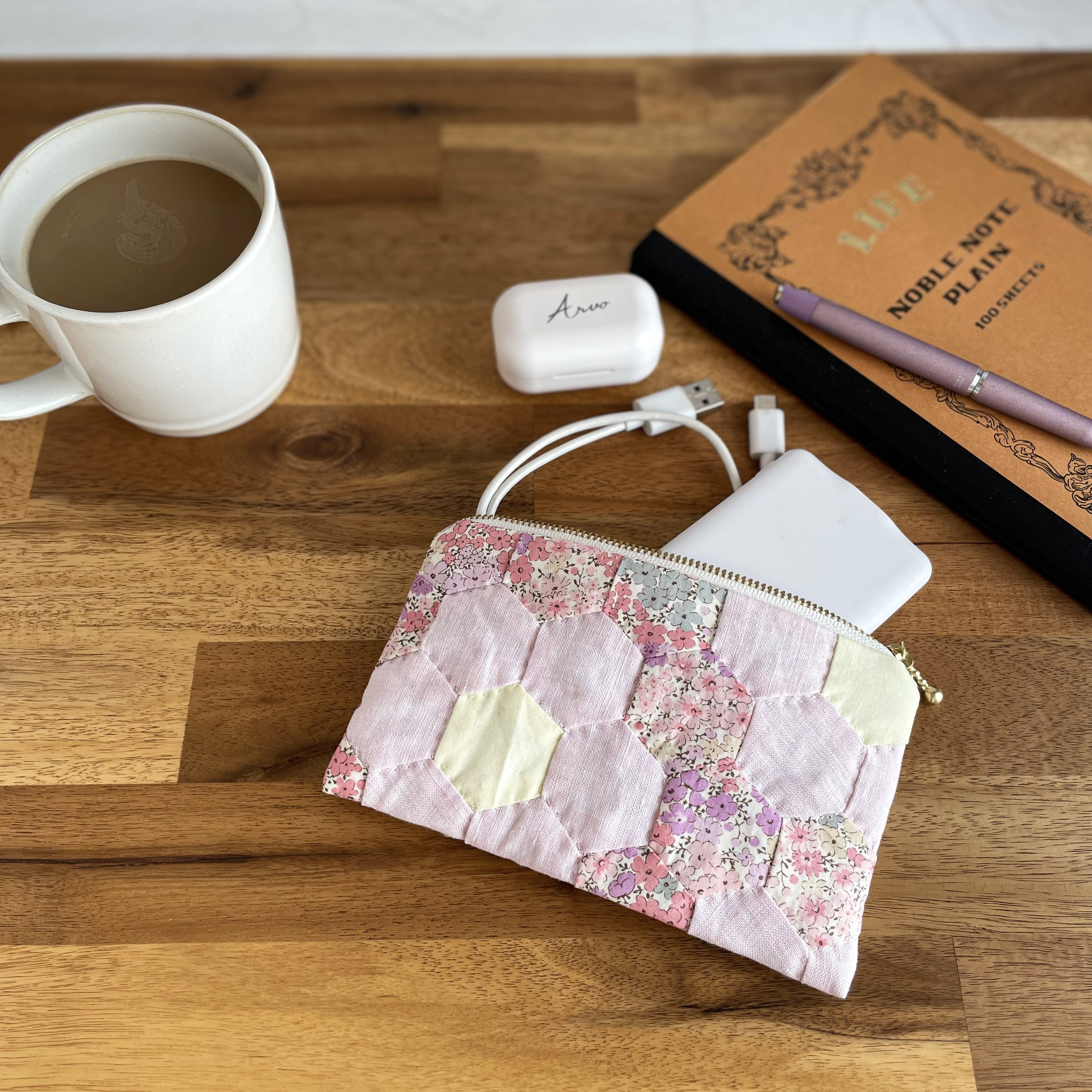 〔すっきりマチなし〕手縫いキルトのやわらかポーチ＊春爛漫【S】