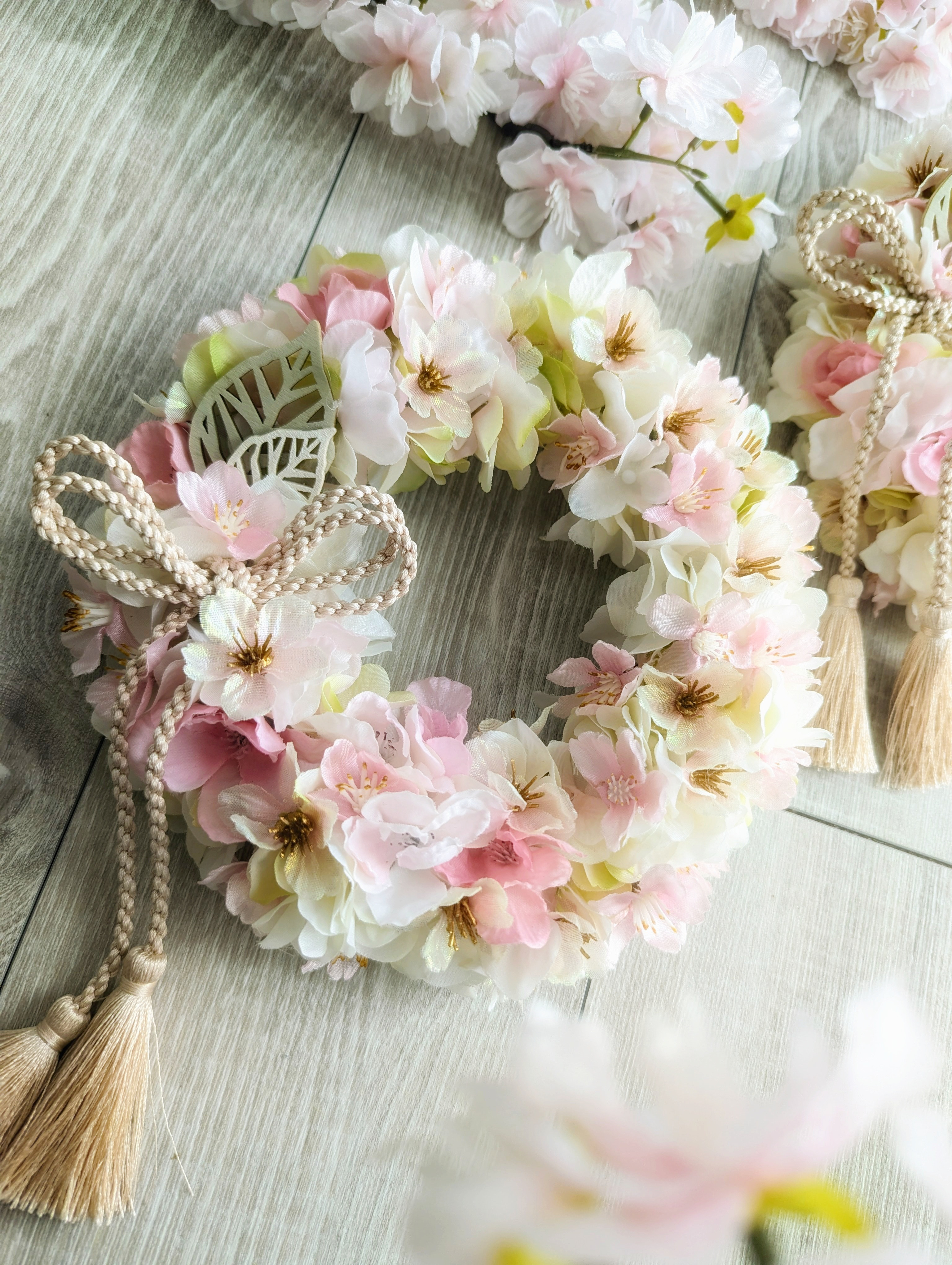 【早割】オーロラに輝く 艶めく桜のふんわりリース〜月夜の桜×薄紅の桜×山桜 アーティフィシャルフラワー ギフト