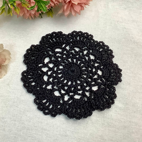 ⚫︎レース編みのドイリー・コースター(白&黒・計2枚セット
