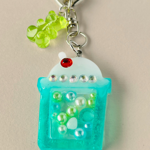 メロンソーダのキーホルダー レジン シェイカー 緑色 春 夏