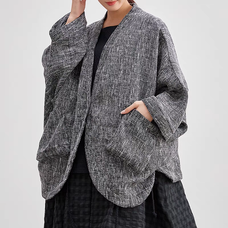 袖幅ゆったりで腕肩周りが楽々♪ワンボタンVネックジャケット