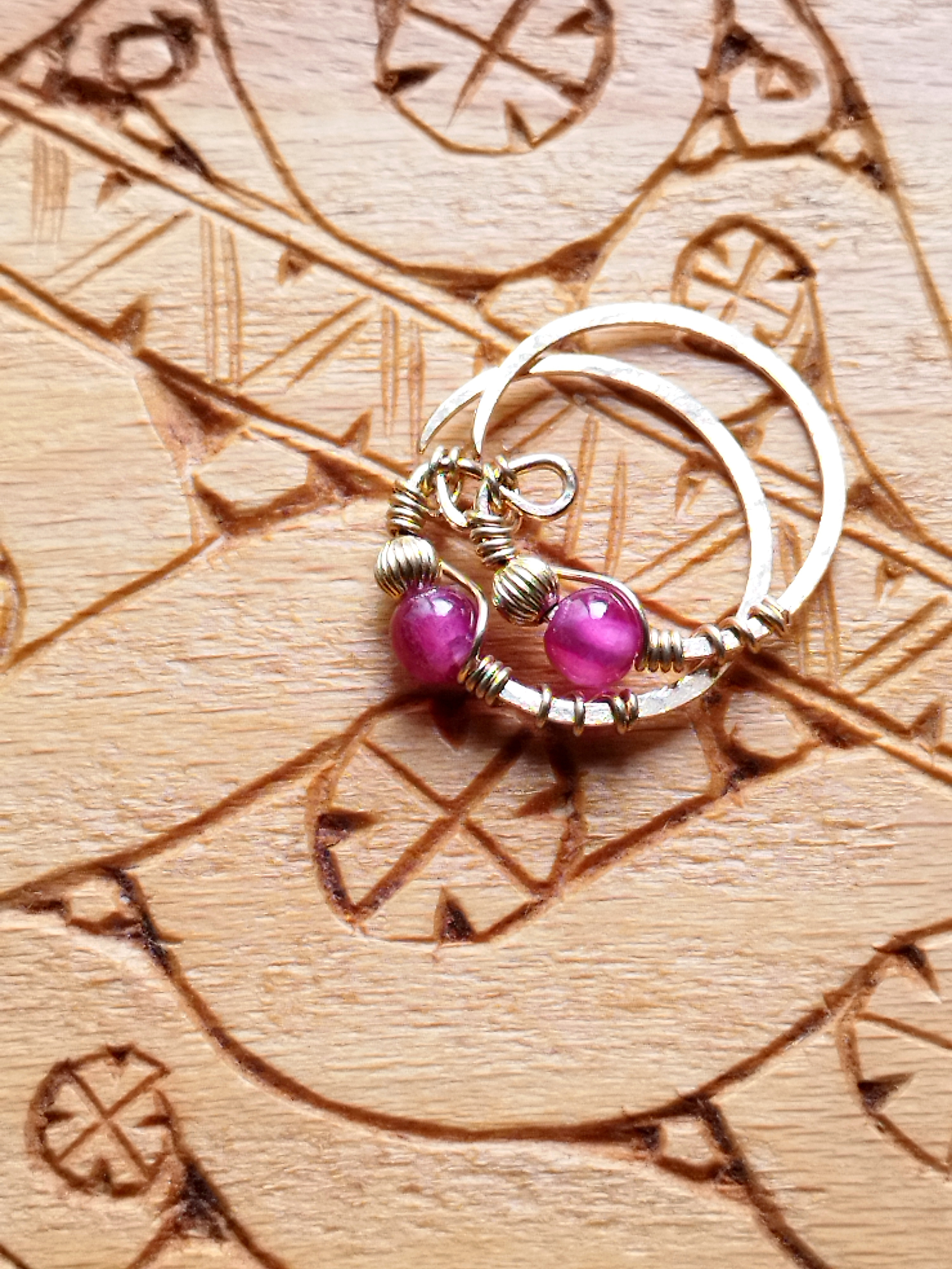 [受注製作]ポン・ニンカリ【小さなアイヌの耳飾り】katkema（カッケマッ・貴婦人）ルビー　k14gf線径0.8mm