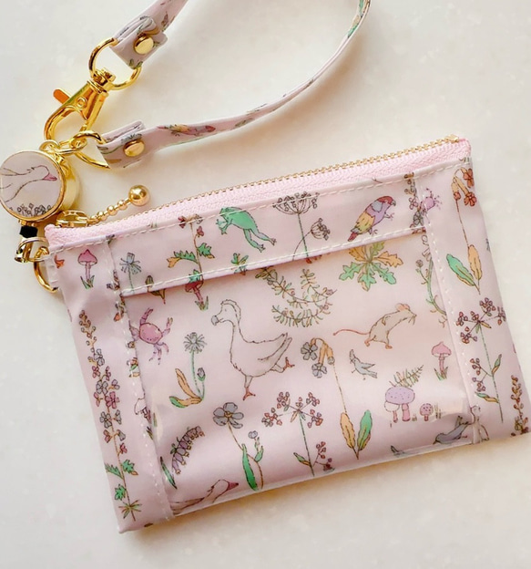 リバティ「セオ」（コットンキャンディ）パスケース＆リールストラップ☆ラミネート☆入学 1枚目の画像