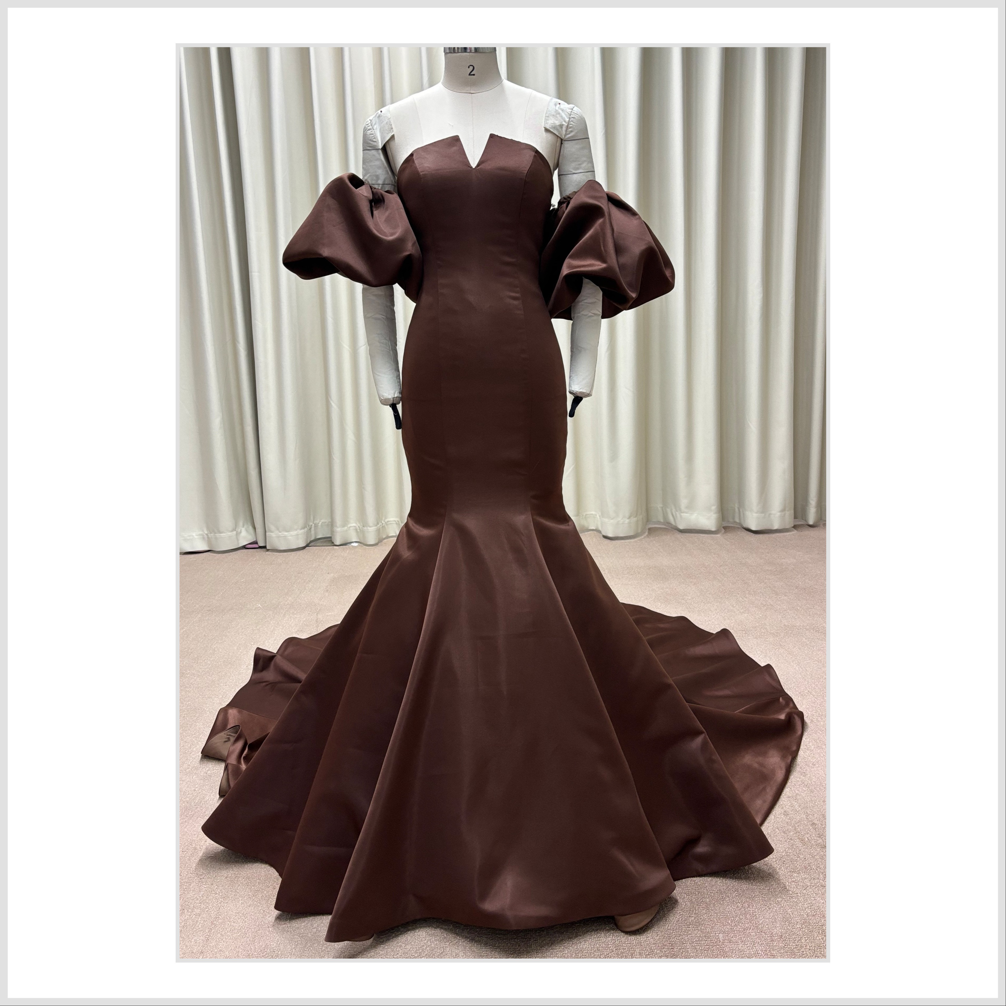 【カラー・デザイン変更可】チューブトップ×ボリューム袖×マーメイド×サテン×ロングトレーン