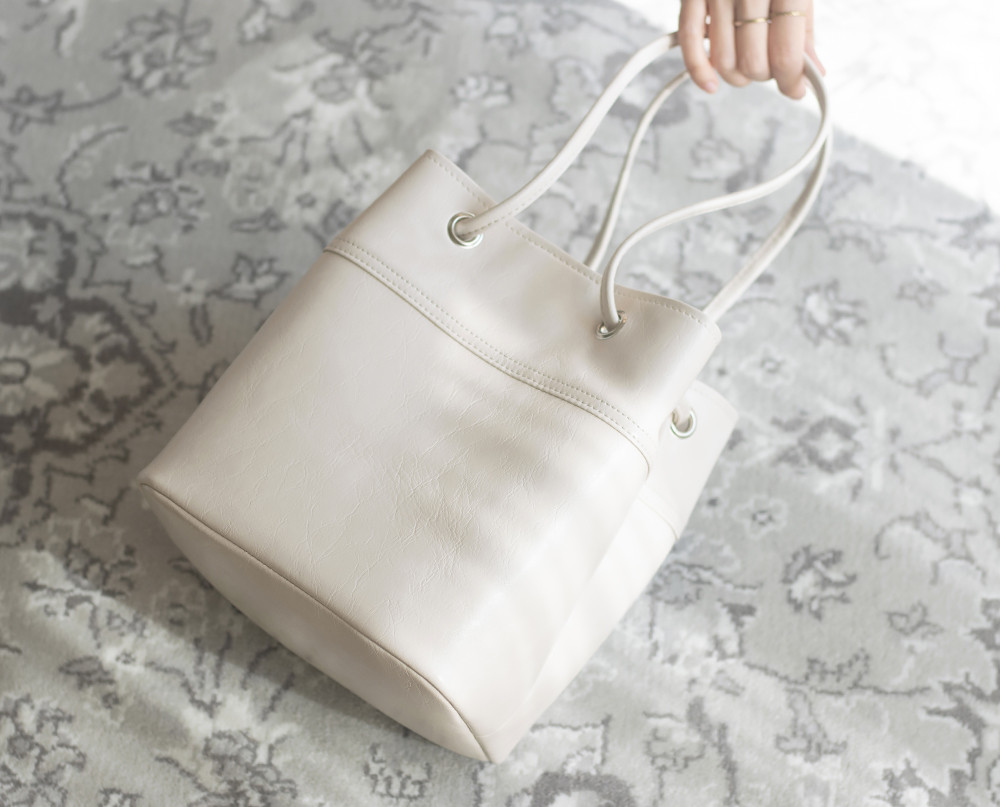 3WAY巾着バッグ｜オイルワックス風PUレザー【オフホワイト】軽量300g｜長財布OK｜ファスナーポケット｜お出かけ旅行