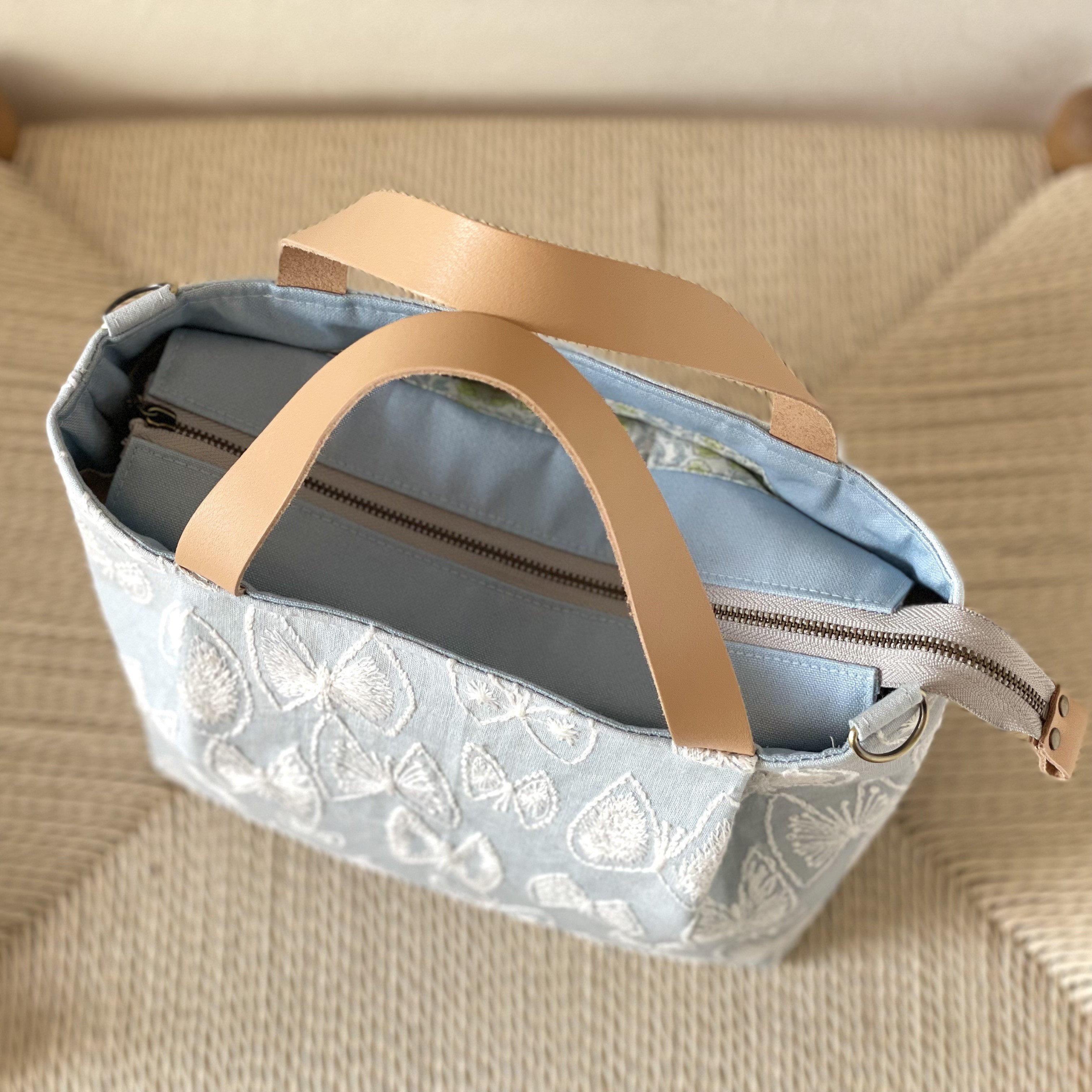 ⚮̈ミナペルホネン　sky flower light blue かくれんぼトート