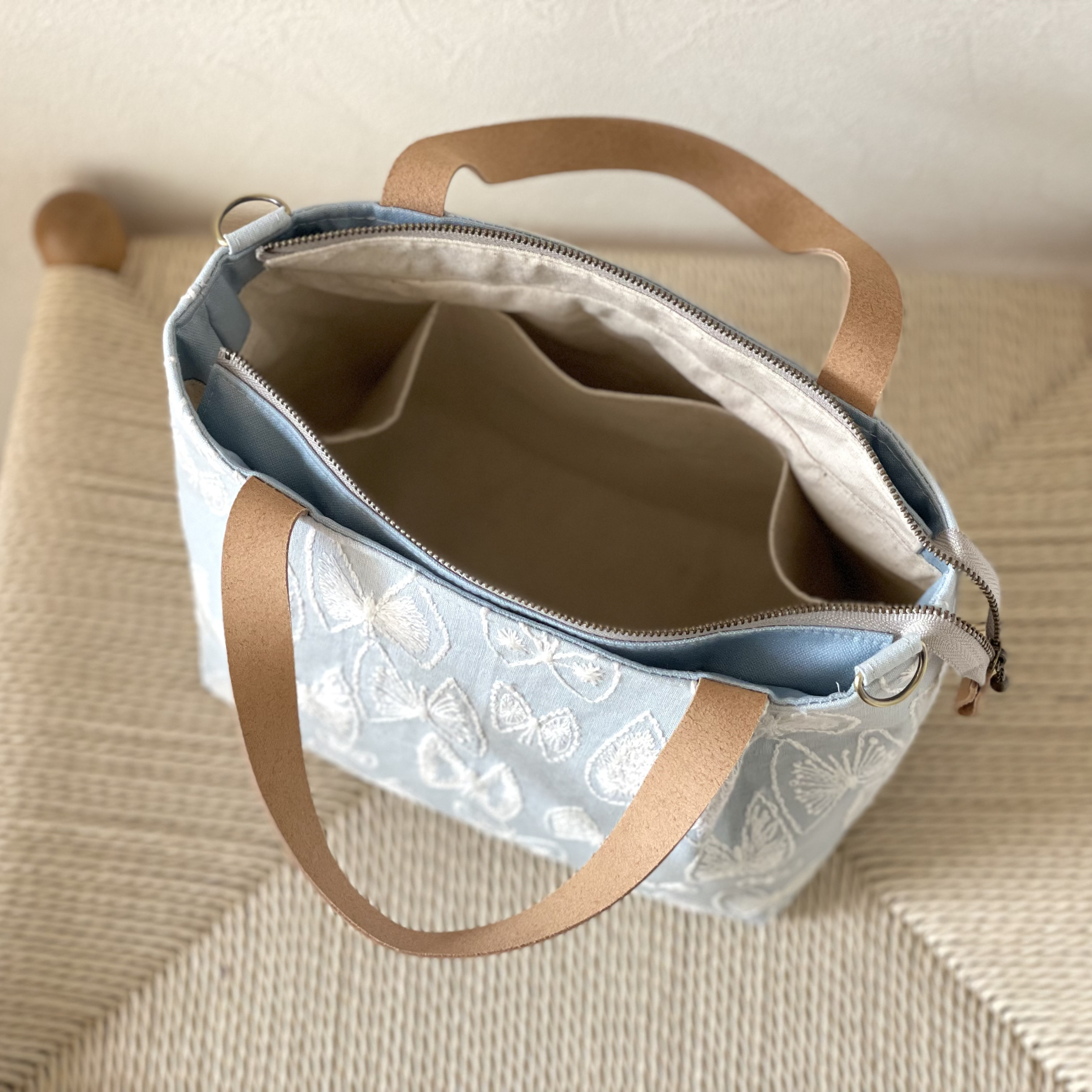 ⚮̈ミナペルホネン　sky flower light blue かくれんぼトート