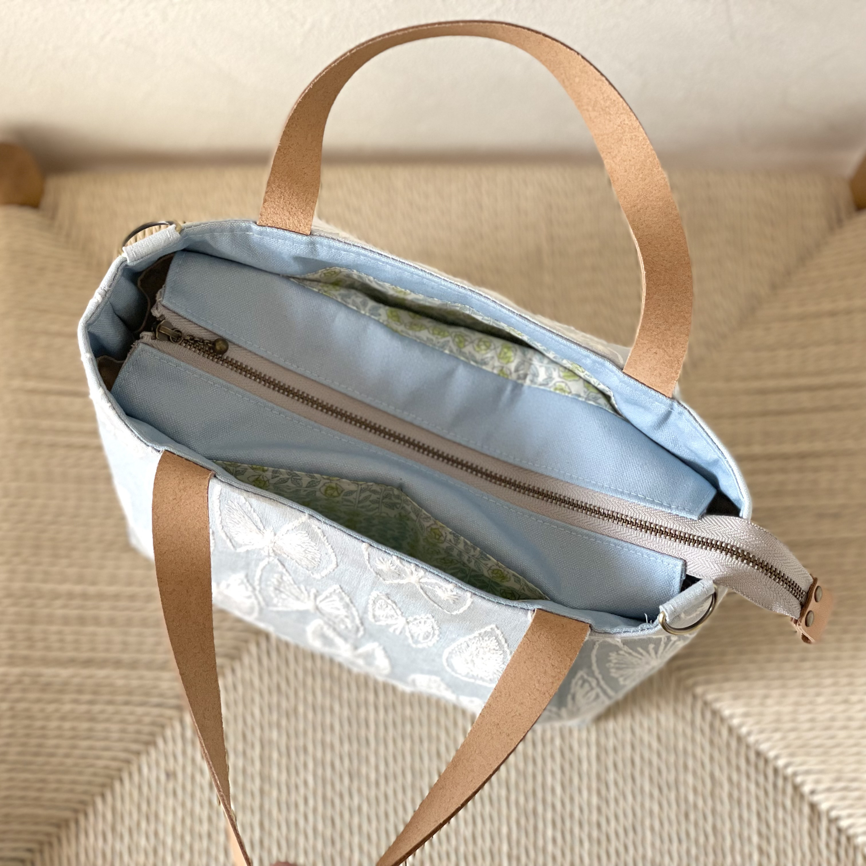 ⚮̈ミナペルホネン　sky flower light blue かくれんぼトート