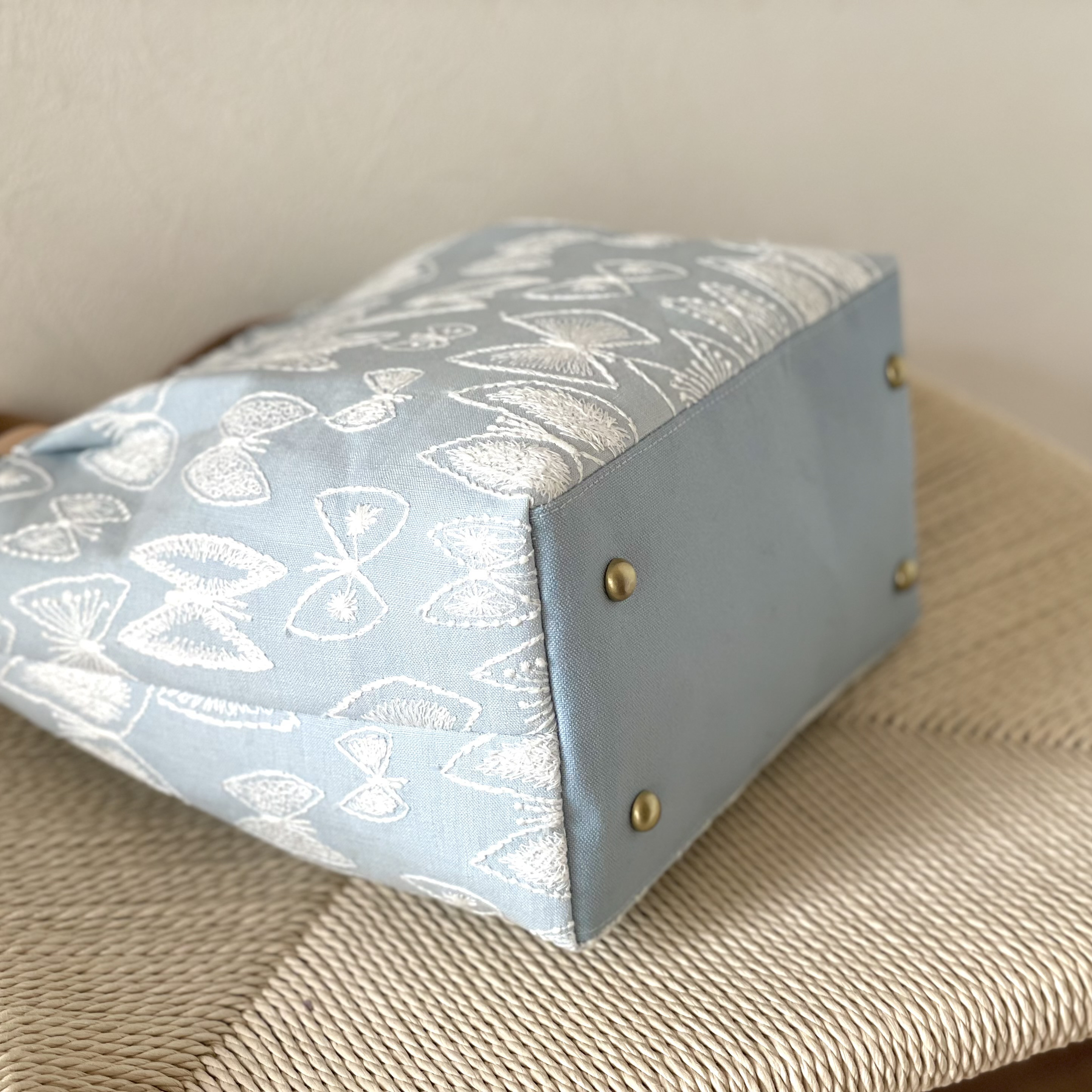 ⚮̈ミナペルホネン　sky flower light blue かくれんぼトート