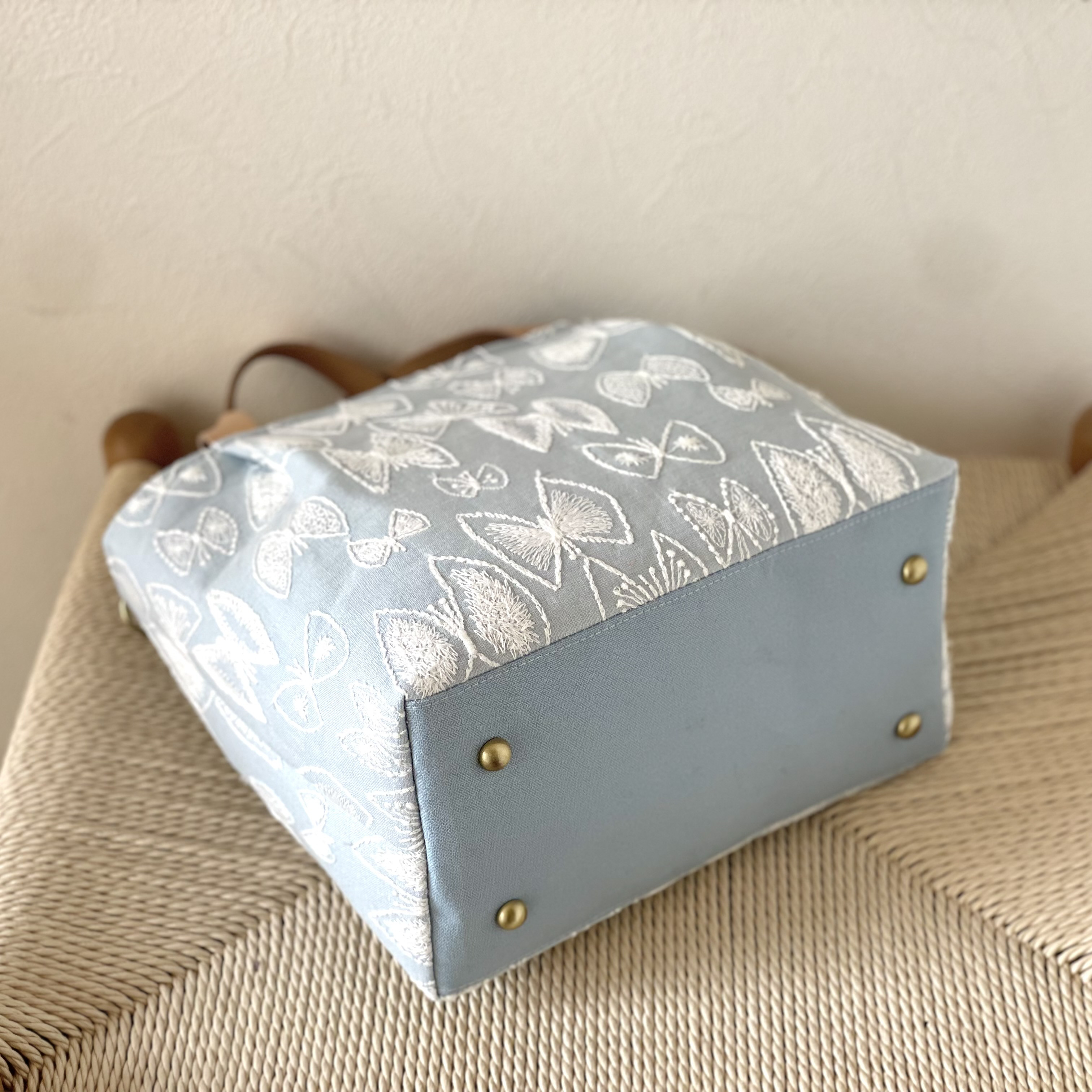 ⚮̈ミナペルホネン　sky flower light blue かくれんぼトート