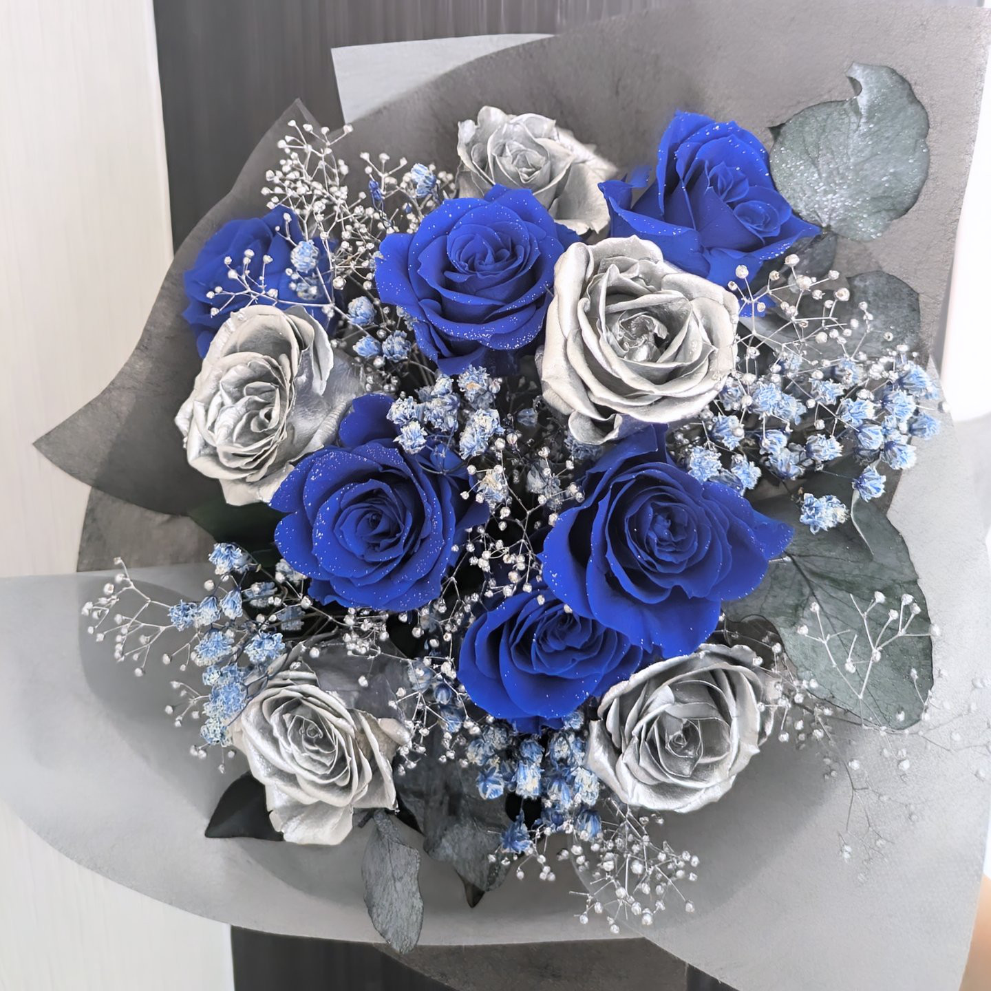 【プリザーブドフラワー／青い薔薇とシルバーローズ11輪の花束・ラッピング付き】