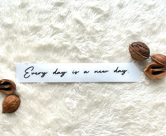 メッセージシリーズ＊Everyday is a new day. ウォールステッカー 名言 転写シール おしゃれ カフェ 3枚目の画像