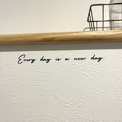メッセージシリーズ＊Everyday is a new day. ウォールステッカー 名言 転写シール おしゃれ カフェ 4枚目の画像