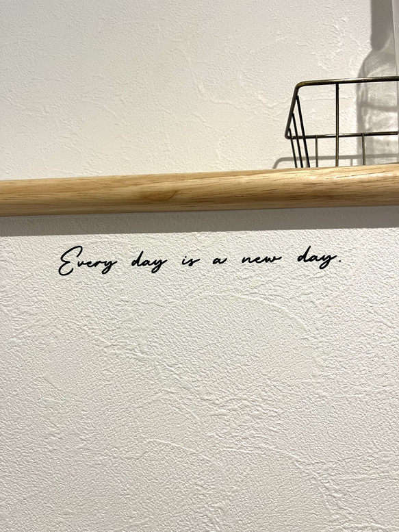 メッセージシリーズ＊Everyday is a new day. ウォールステッカー 名言 転写シール おしゃれ カフェ 4枚目の画像