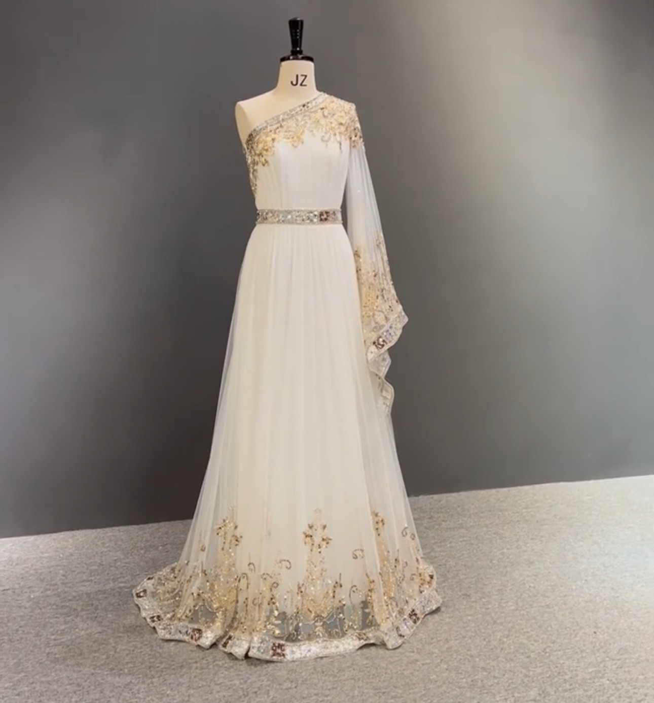 高評価続出金色ゴールド　ふんわりチュール　ホワイト　アシメドレス　ワンショルダー　スレンダーライン　美しいレース　音楽会