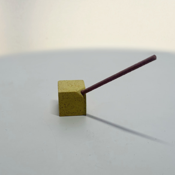 Incense Cube Tilt（お香立て）≪コーヒーかす・みかん皮・たまねぎ皮・えごま搾りかす≫ 5枚目の画像