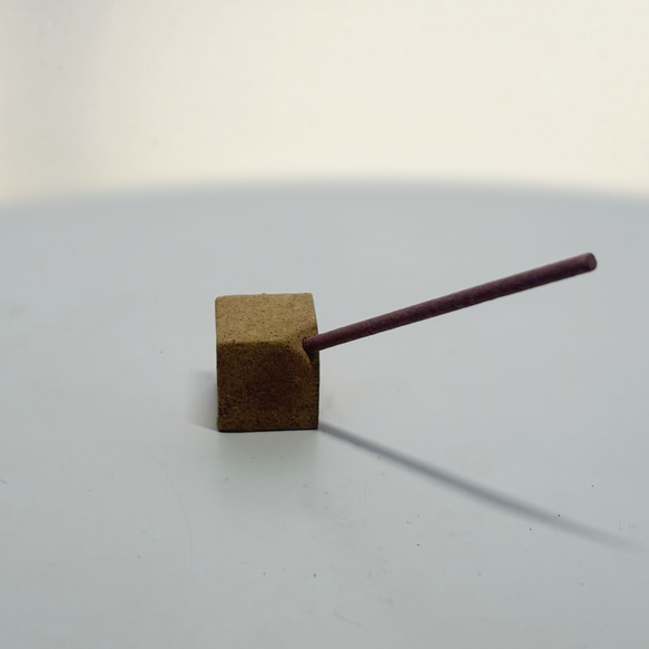 Incense Cube Tilt（お香立て）≪コーヒーかす・みかん皮・たまねぎ皮・えごま搾りかす≫ 11枚目の画像