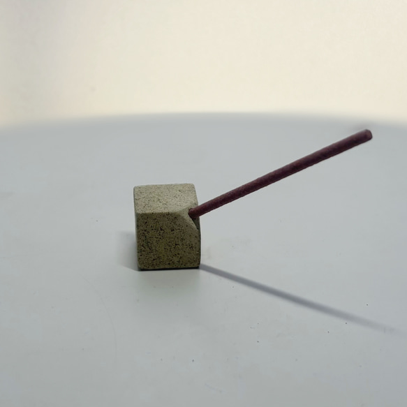 Incense Cube Tilt（お香立て）≪コーヒーかす・みかん皮・たまねぎ皮・えごま搾りかす≫ 8枚目の画像