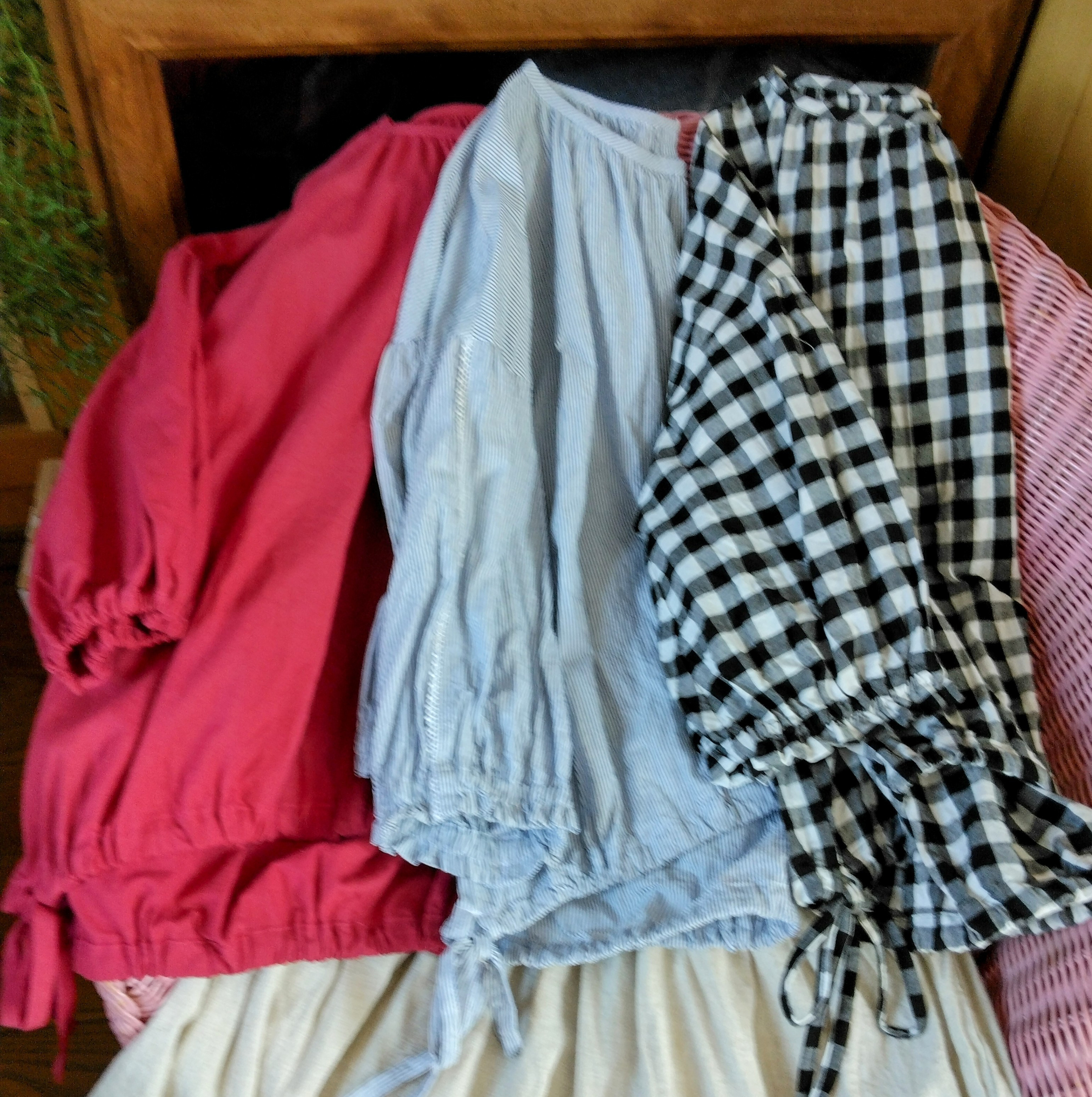 ワインレッドブラウス