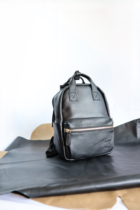 4０％offセール中　　コロンと可愛いミニリュック 。山羊革　黒 8枚目の画像