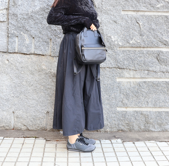 4０％offセール中　　コロンと可愛いミニリュック 。山羊革　黒 6枚目の画像