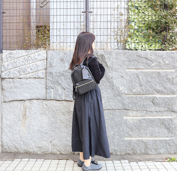 4０％offセール中　　コロンと可愛いミニリュック 。山羊革　黒 7枚目の画像