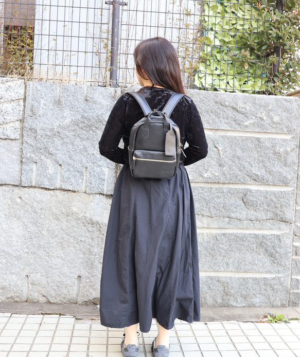 4０％offセール中　　コロンと可愛いミニリュック 。山羊革　黒 5枚目の画像