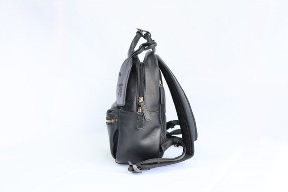 4０％offセール中　　コロンと可愛いミニリュック 。山羊革　黒 3枚目の画像