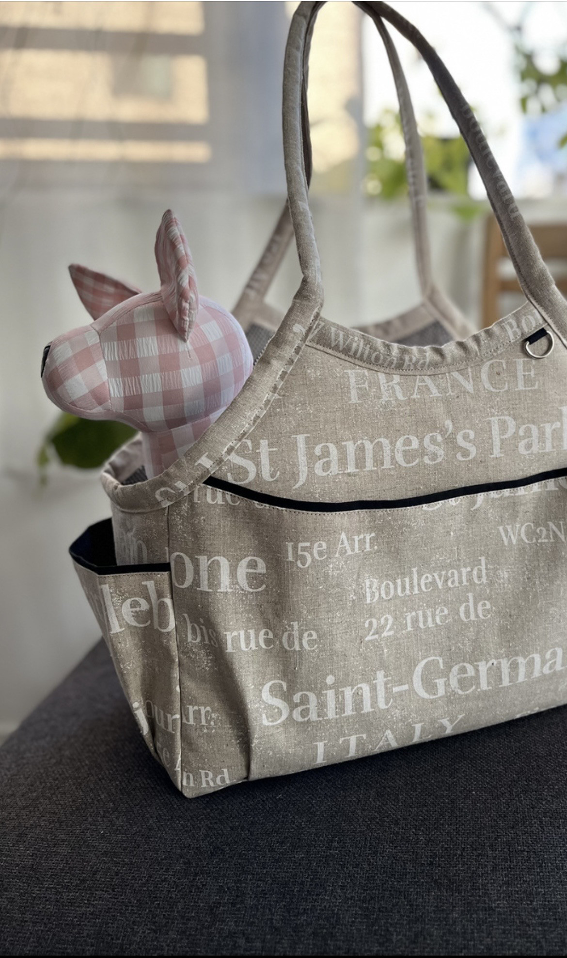 ペット用キャリーバッグ (Mサイズ) 飛び出し防止リード、メッシュネット付き