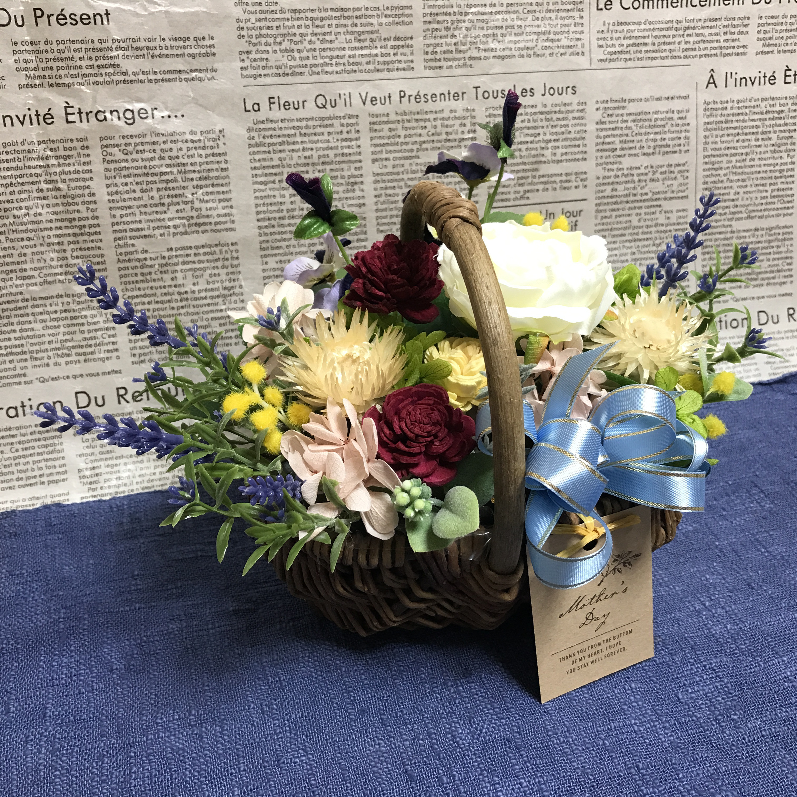 《フラワーギフト》ラベンダーとバラのバスケットアレンジ（受注制作）