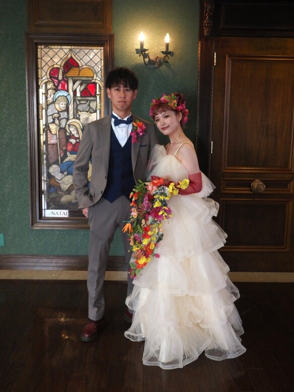 実例写真！カラードレス 薄シャンパンの色 ロング 柔らかく重ねたチュールスカート ラッフルフリル 前撮り 可愛い