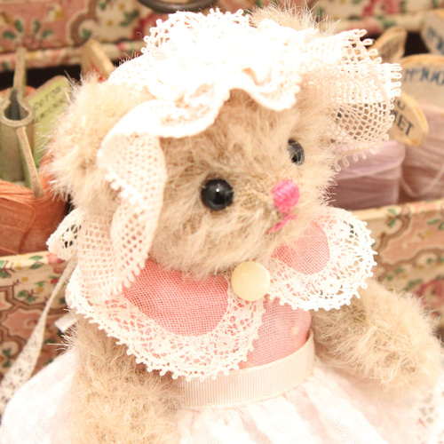 小さな小さなドレスベア♡ベージュのモヘア製テディベア ピンク