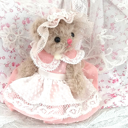 ハンドメイド ベージュ テディベア 小さな小さなドレスベア♡ベージュのモヘア製テディベア ピンク